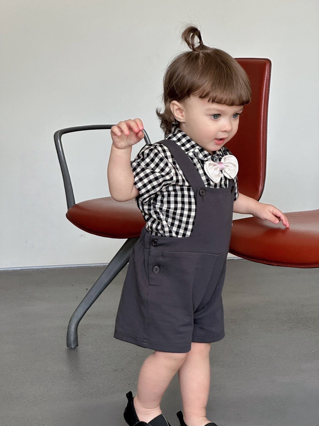 格紋蝴蝶結吊帶紳士套裝