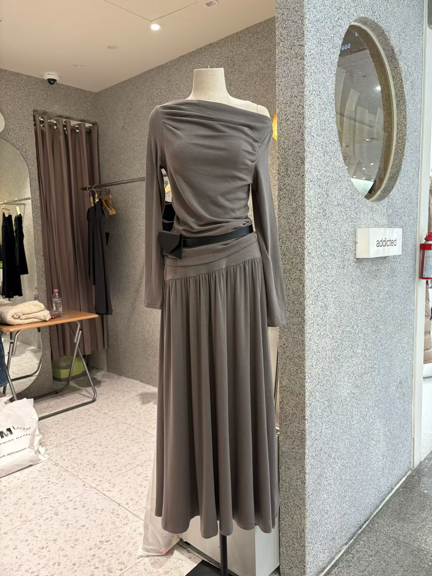 CC47 垂墜上衣長裙套裝