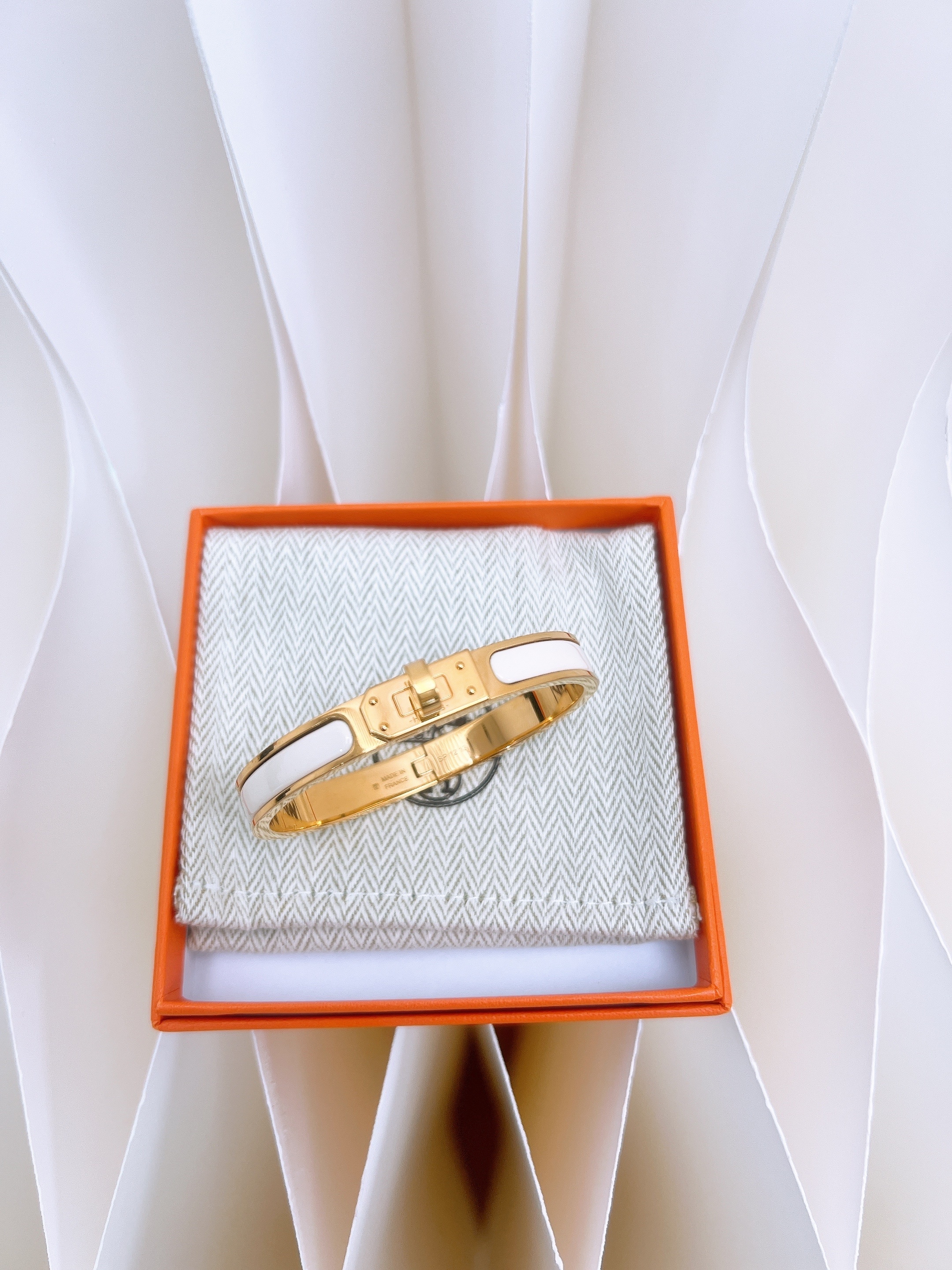 Hermes mini clic kelly bracelet PM (creme/ GHW)