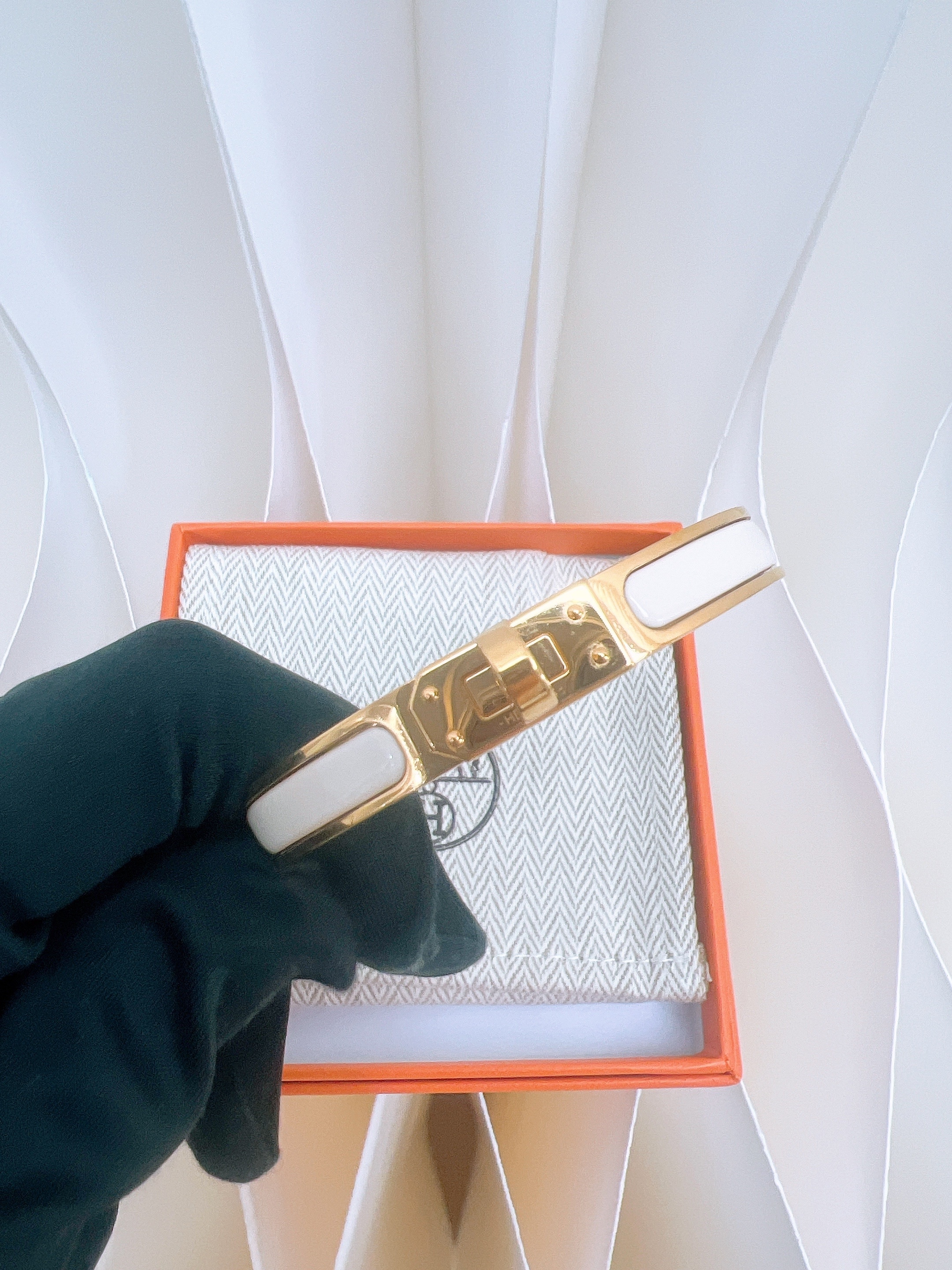 Hermes mini clic kelly bracelet PM (creme/ GHW)