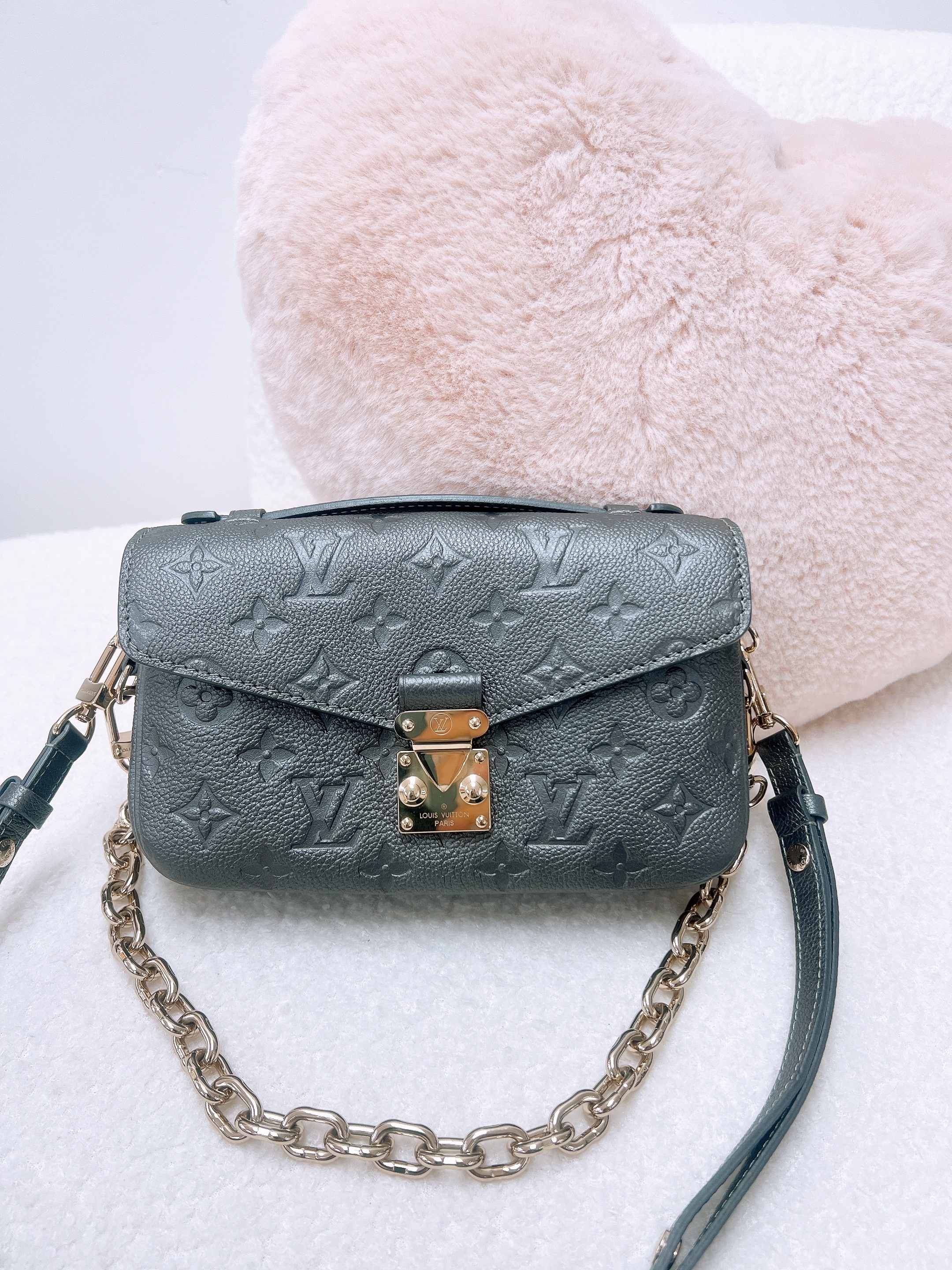 Lv metis pochette east west silver