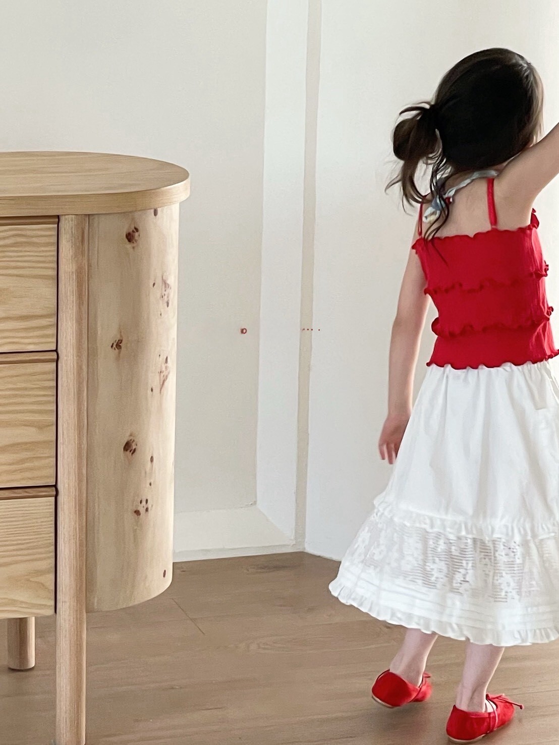 白色蕾絲層次長裙