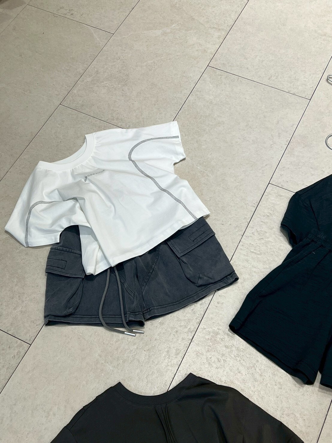 機能拼線短袖上衣