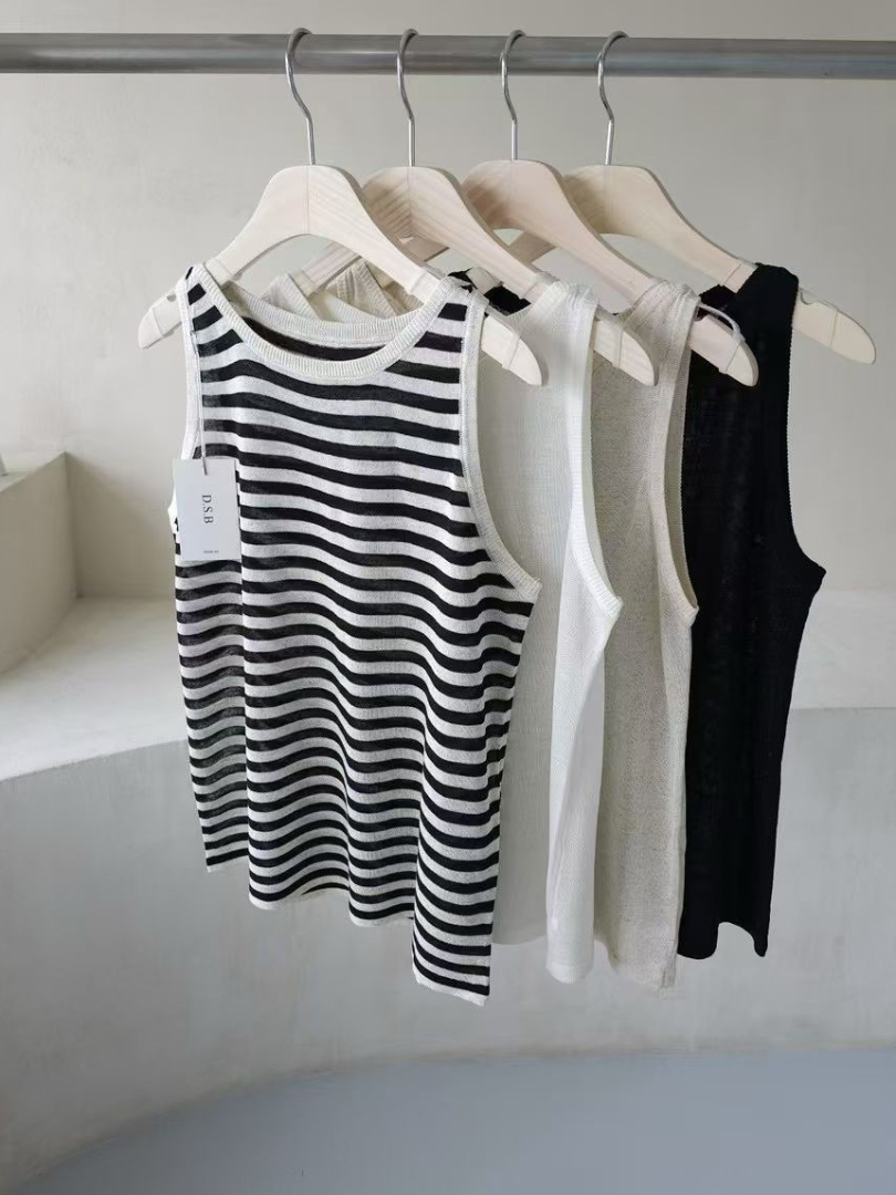 顯瘦修飾肩線｜法式條紋無袖背心