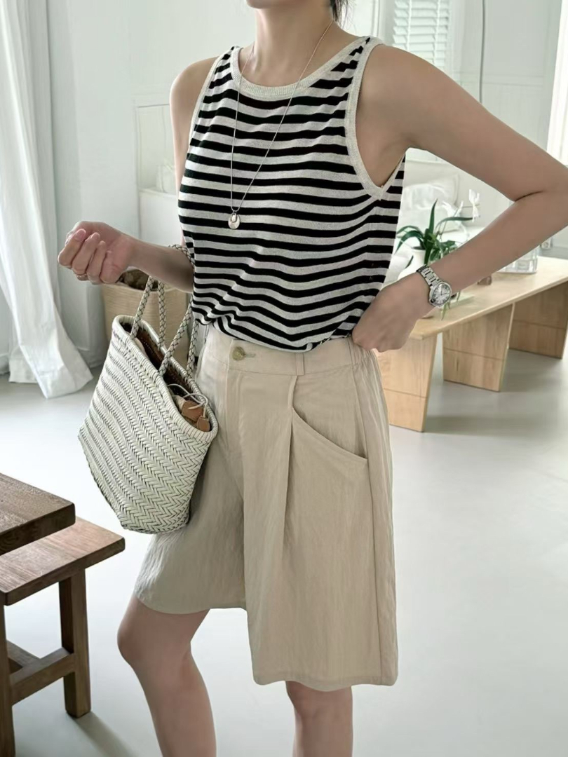 顯瘦修飾肩線｜法式條紋無袖背心