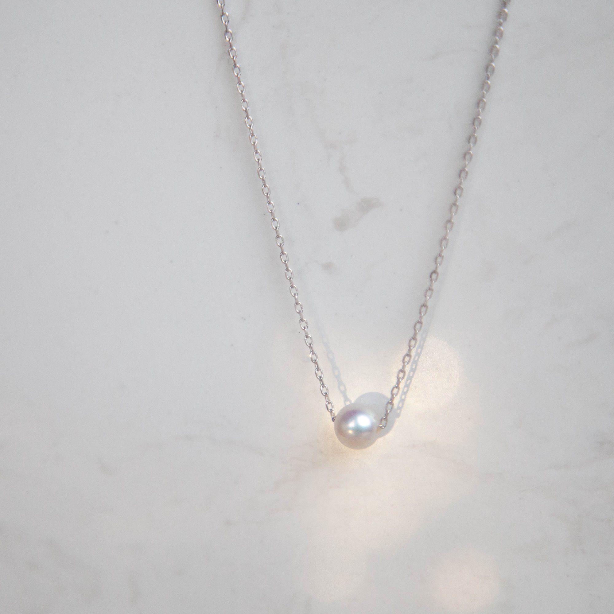 簡約的單顆天然珍珠純銀項鍊
