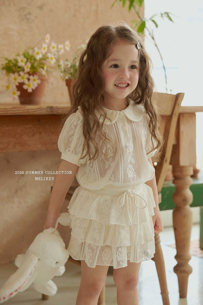 正韓夏MELIKEY 夢幻雕花上衣