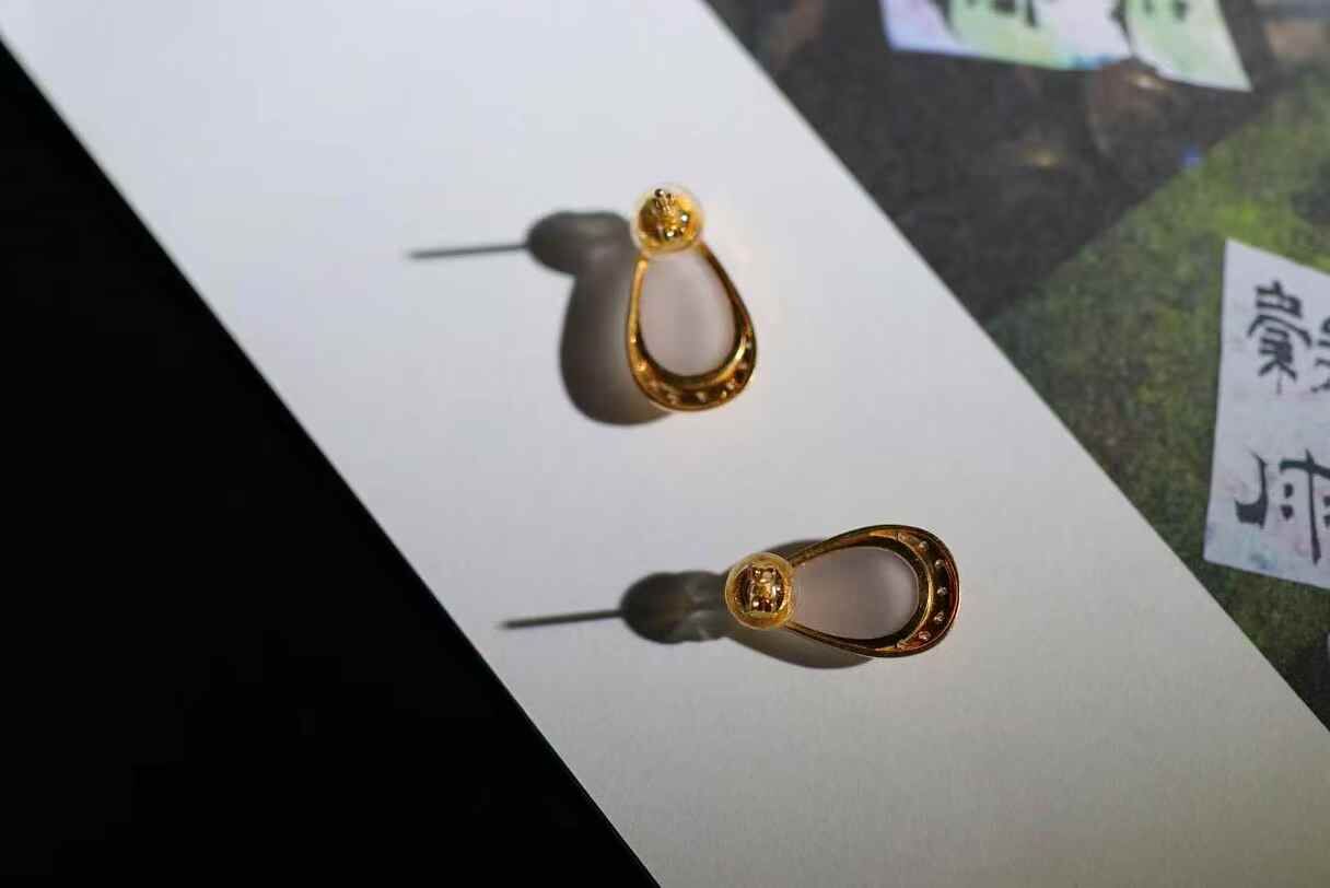 32471 和田玉冰紫水滴耳釘