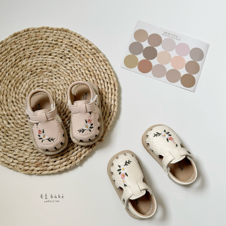 刺繡小花包頭涼鞋