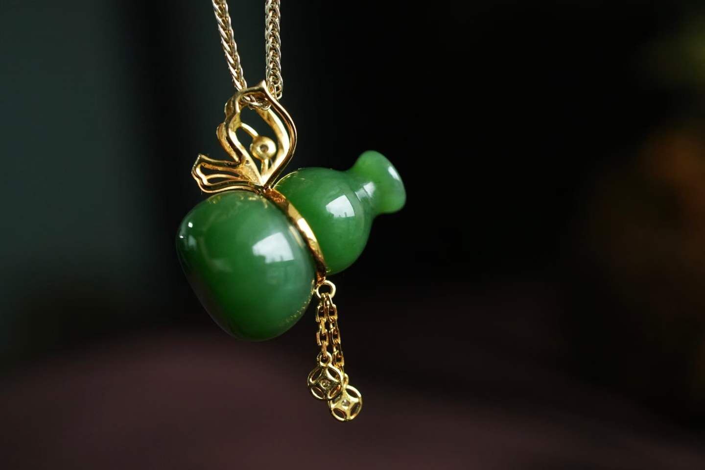 324414 和田玉碧玉濃郁陽綠立體“福祿”葫蘆吊墜