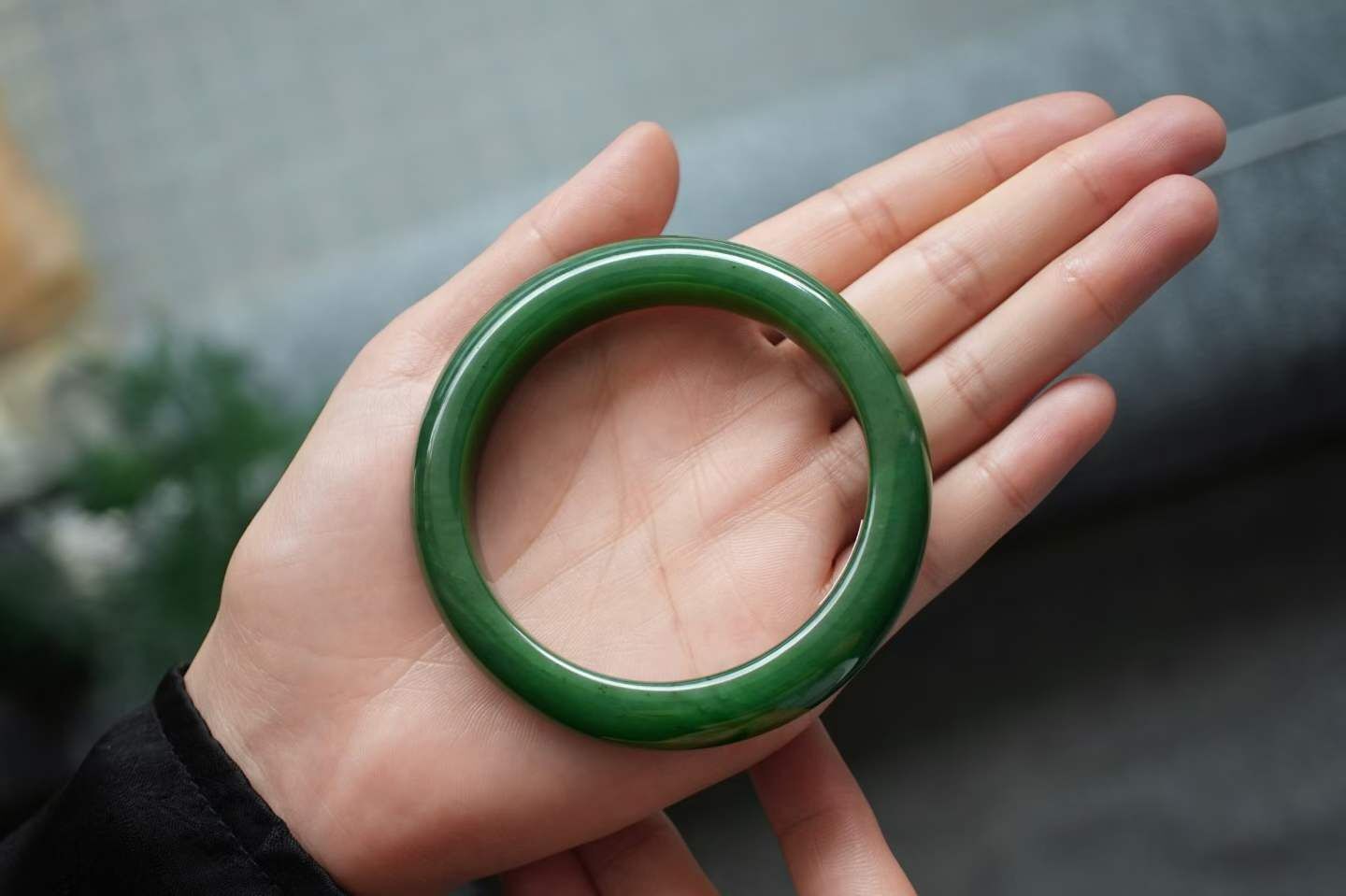 324420 58.8mm和田玉老礦料碧玉菠菜綠平安鐲 (58-60)