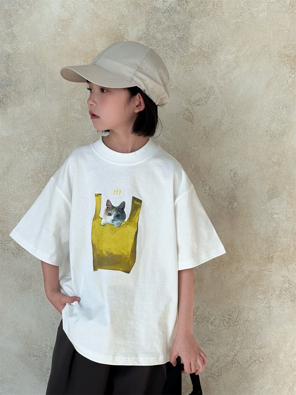 走在時尚尖端黃袋裡面有貓TEEꕀꕀꕀ