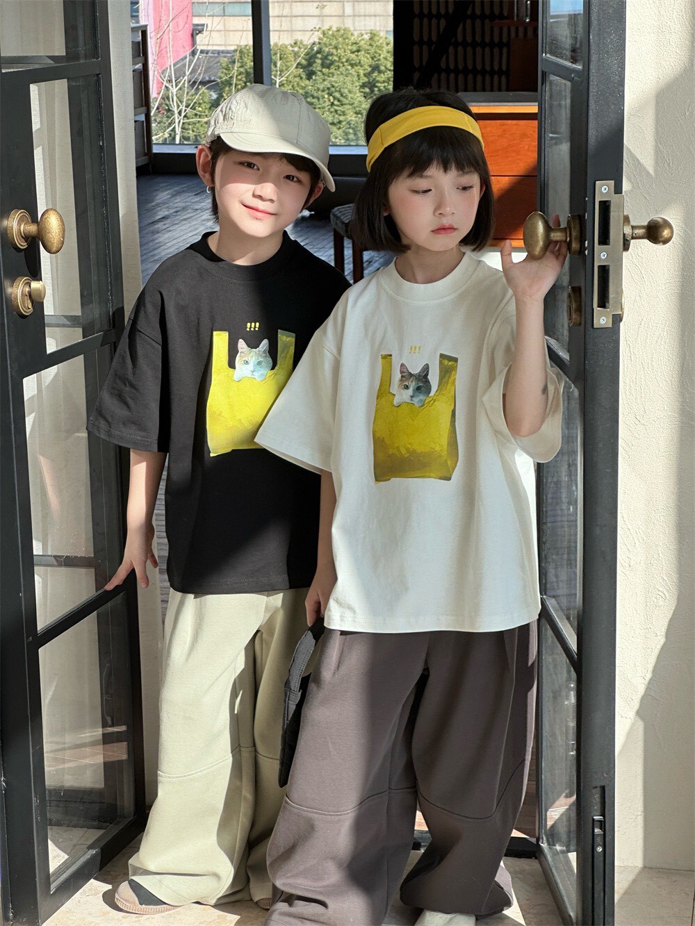 走在時尚尖端黃袋裡面有貓TEEꕀꕀꕀ