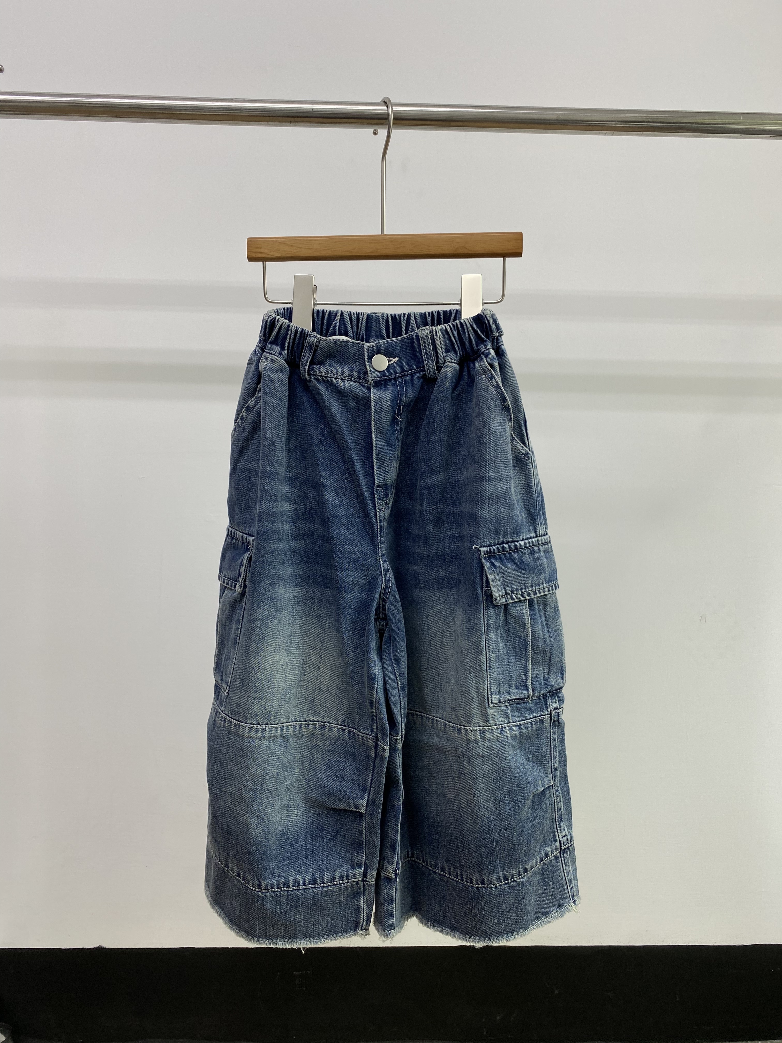 A04748口袋工裝風八分褲