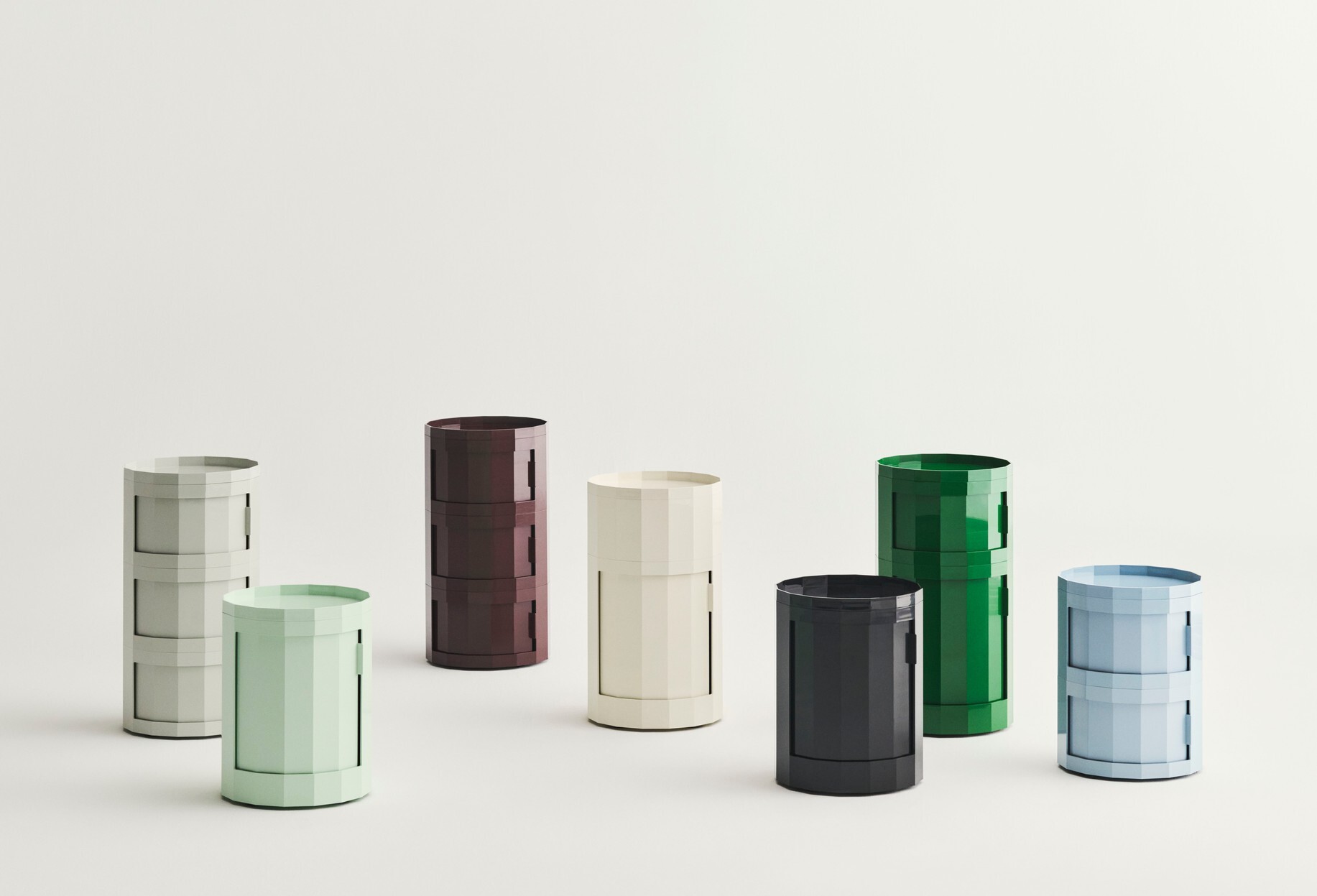 由荷蘭設計師 Stefan Scholten 創作的 Facet 多功能櫃為 HAY 暢銷商品,2026 出了更多新規格。