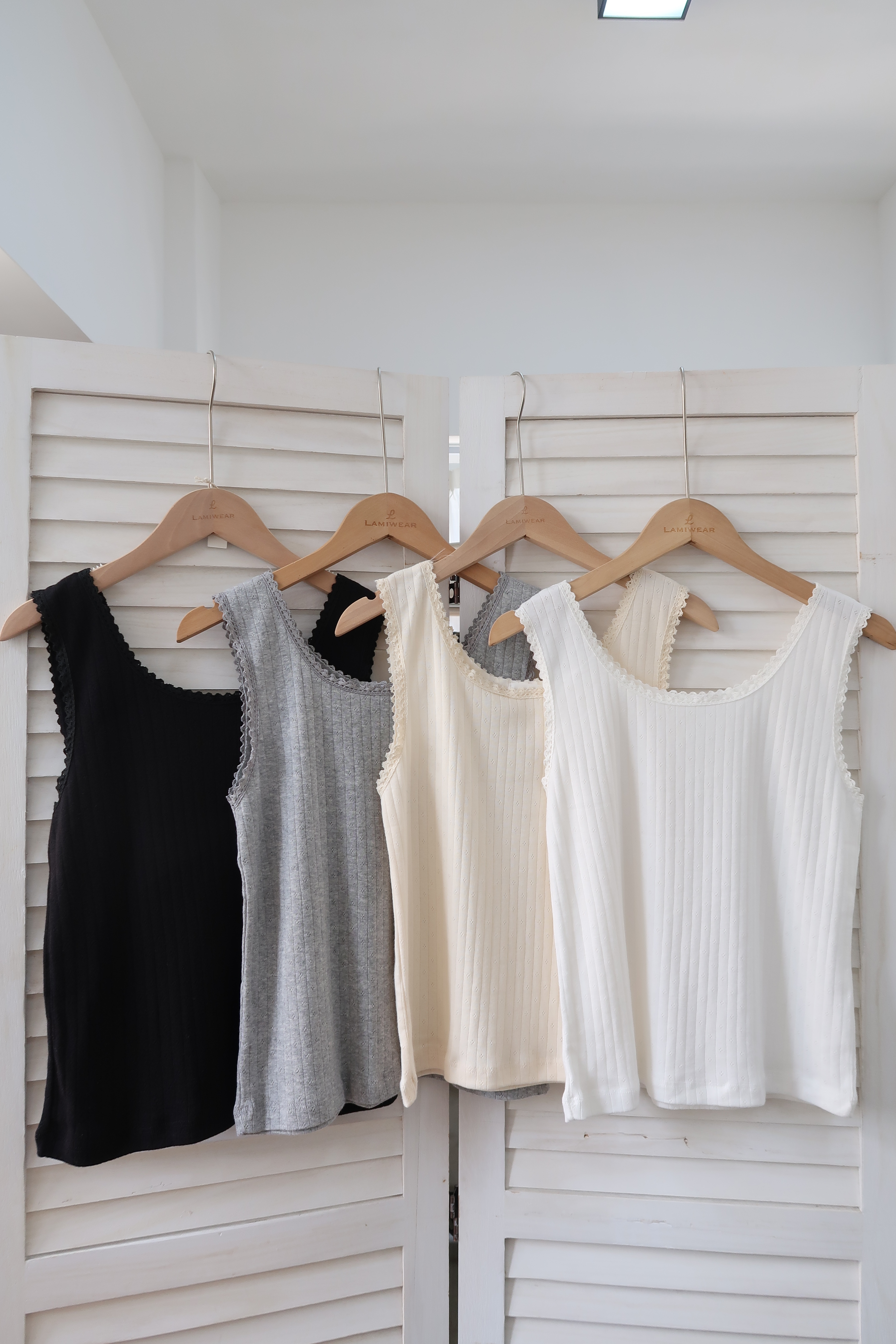 26 S/S 百搭花邊通洞棉背心