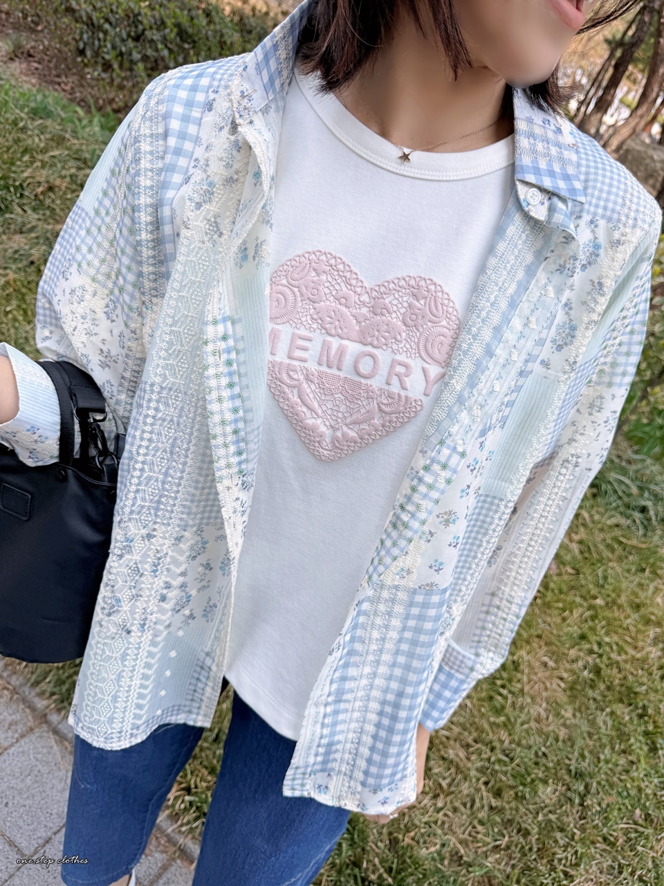 正韓浮雕蕾絲小花田園襯衫 (藍)