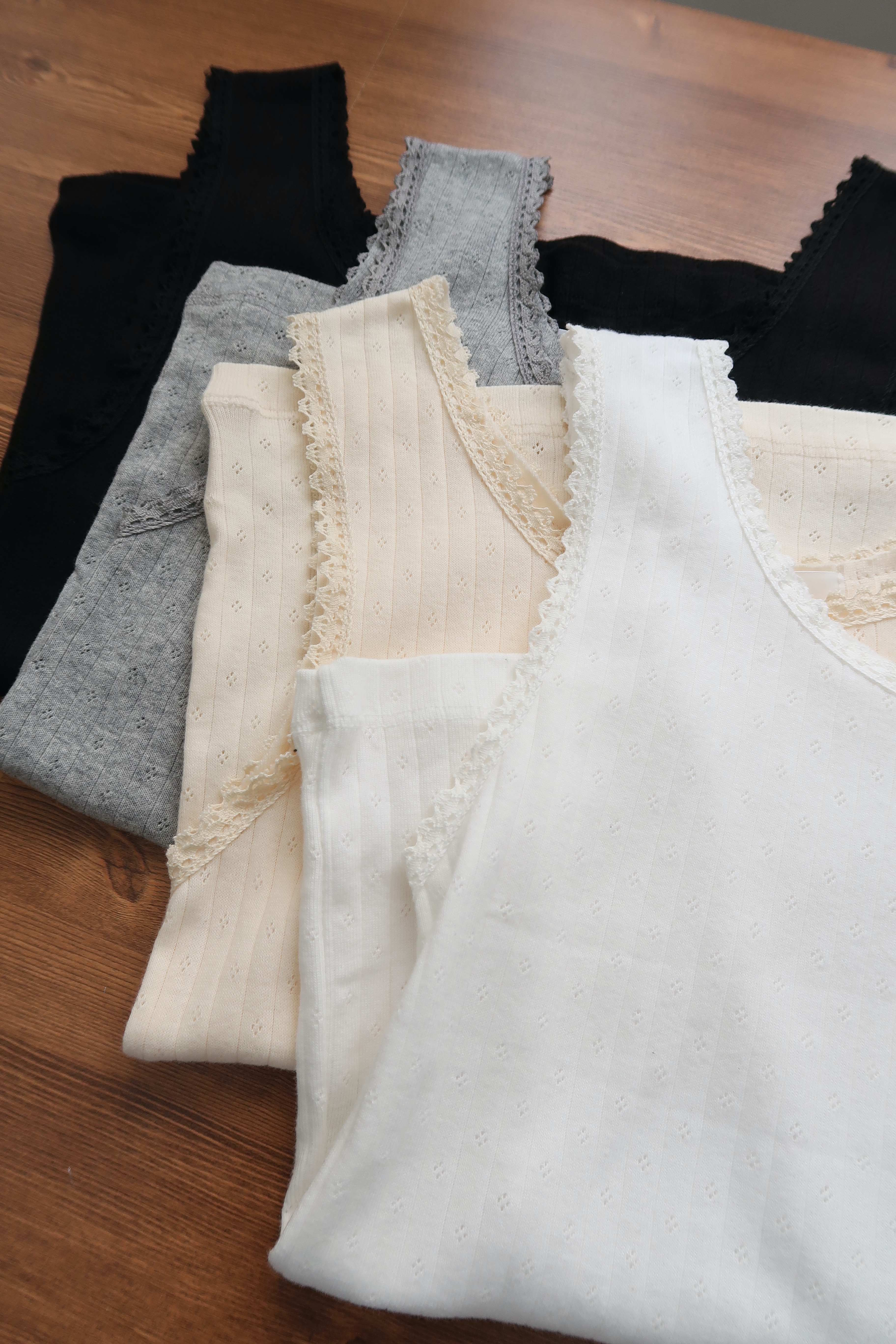 26 S/S 百搭花邊通洞棉背心