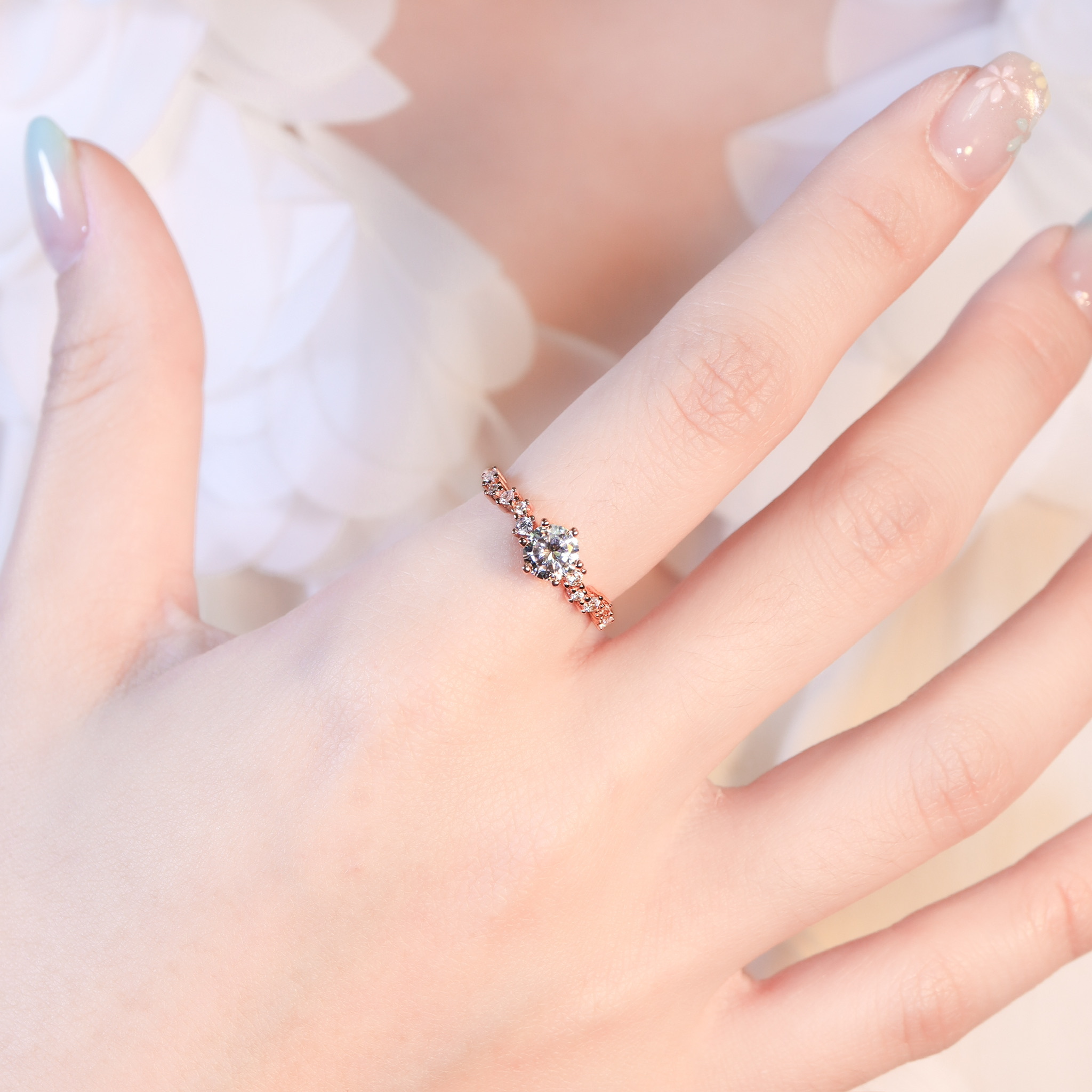 | 925純銀・ 厚鍍玫瑰金 ・莫桑石 | 鑽光璀璨銀河戒指 | RI1093 |