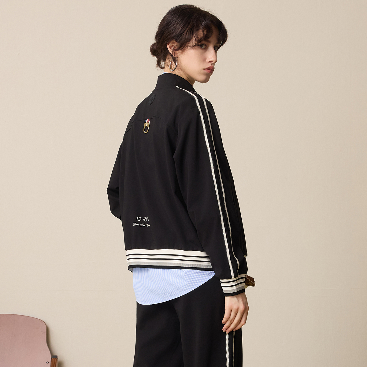 女裝 LOGO 側面條紋復古外套
