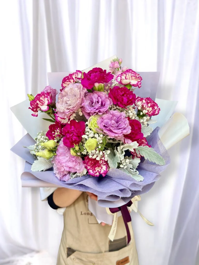 W - 漸變紫色康乃馨花束