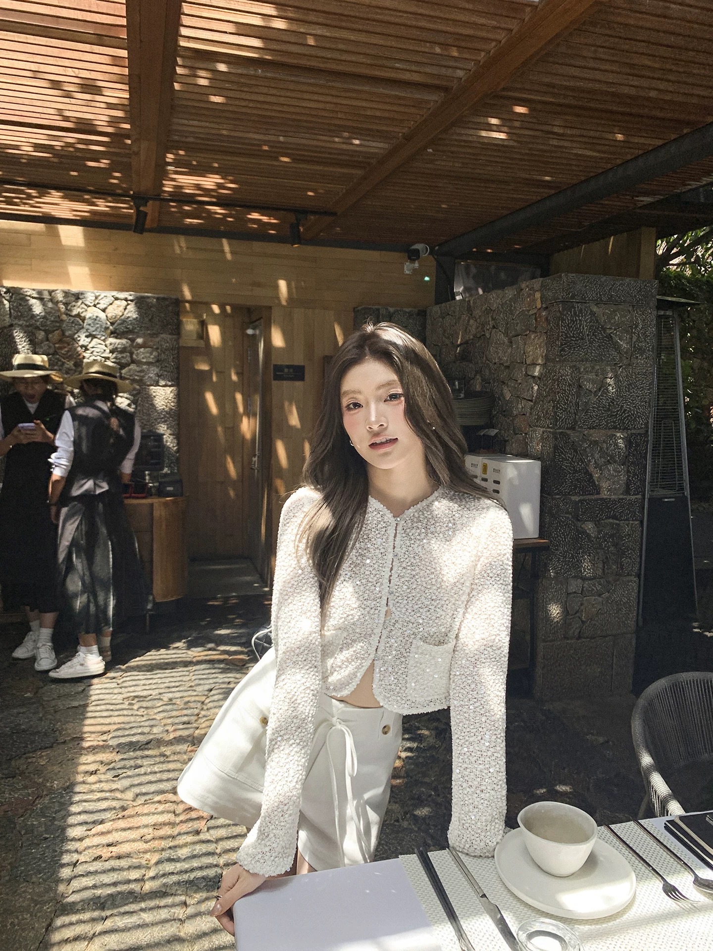 雲朵白閃閃亮片圓領短版上衣外套 S-L (Elegant & Love)