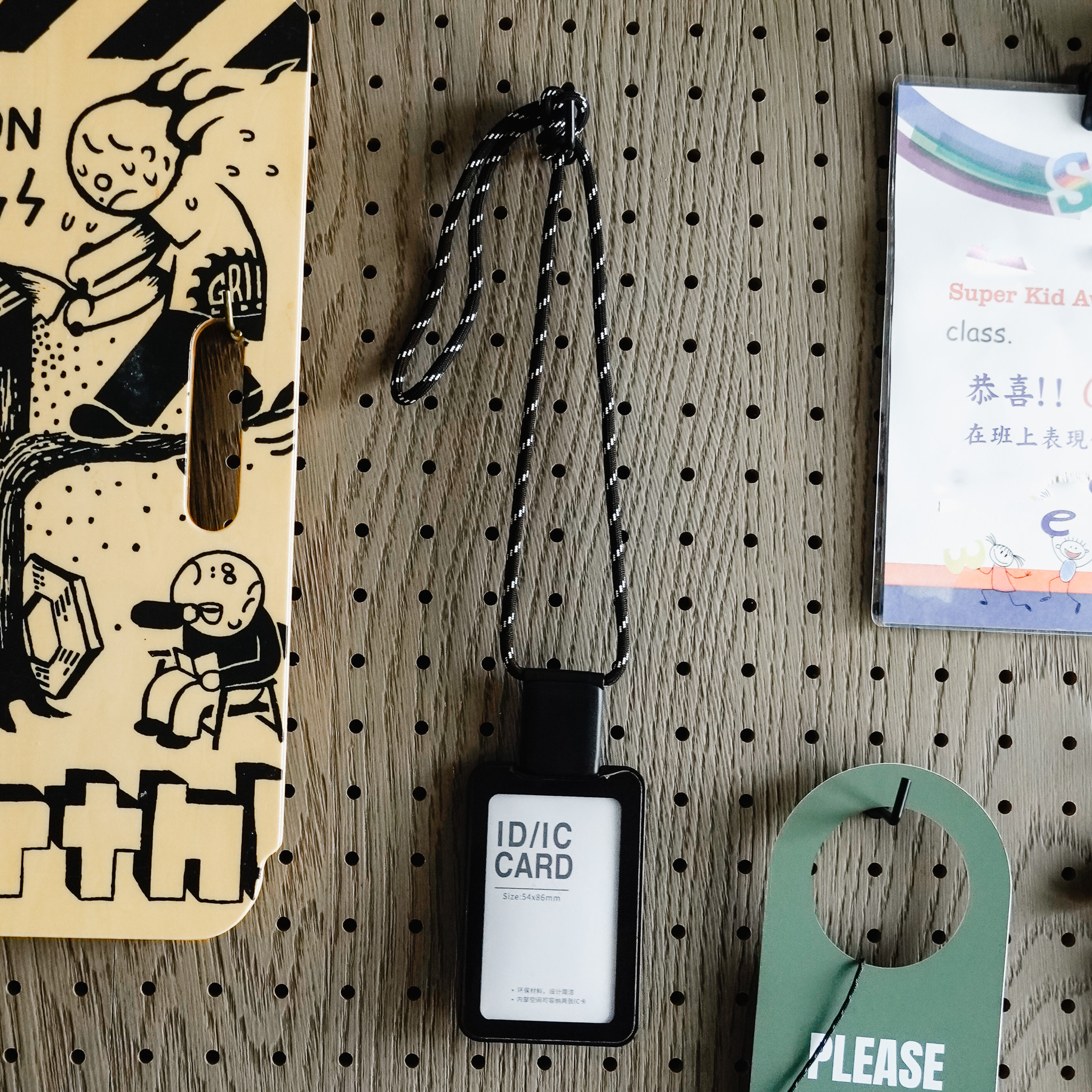 伸縮易拉扣證件套