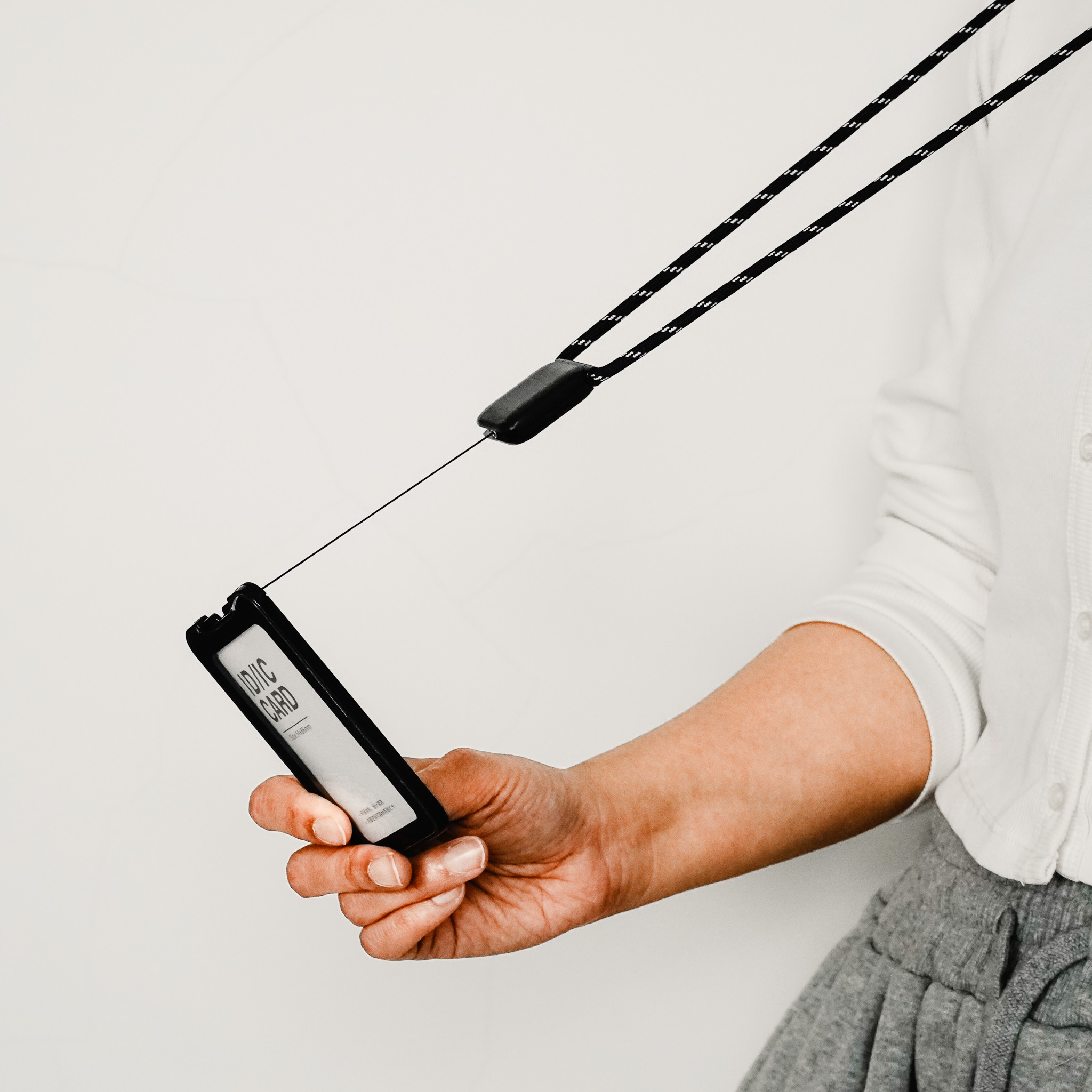 伸縮易拉扣證件套