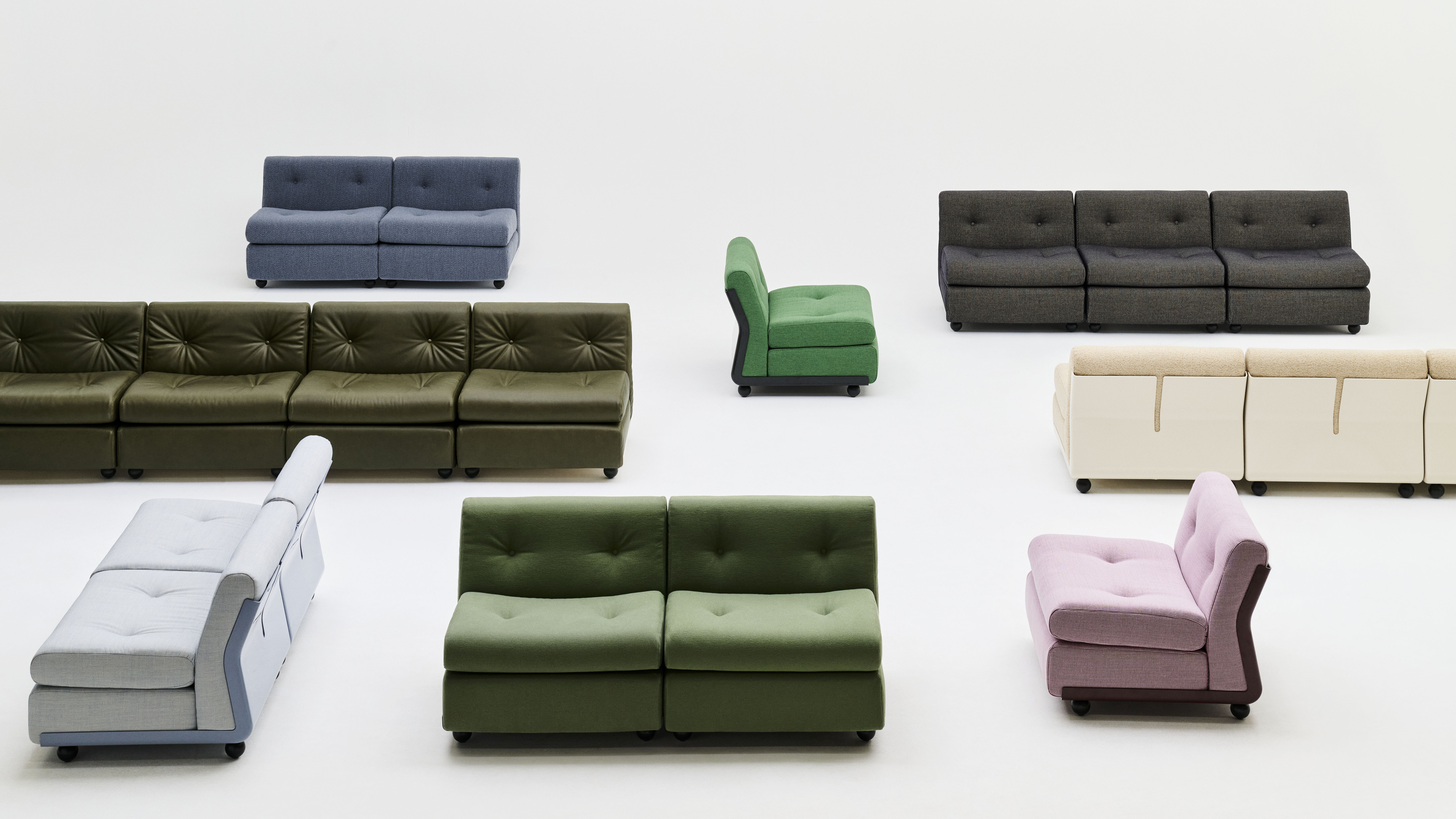 HAY Amanta 模組化沙發形象照,展示由單人座、雙人座、三人座到四人座等多種配置,呈現 Mario Bellini 設計的經典氣泡狀外觀。