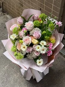 W - 11枝玫瑰配小牡丹花束_RS55034