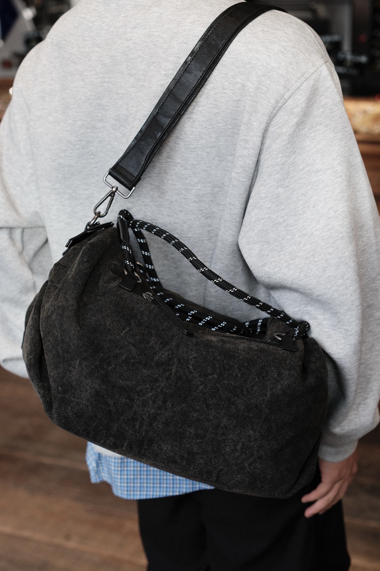 代購-小眾品牌 雙提繩 復古單肩斜挎包 帆布 旅行包 苔岩褐