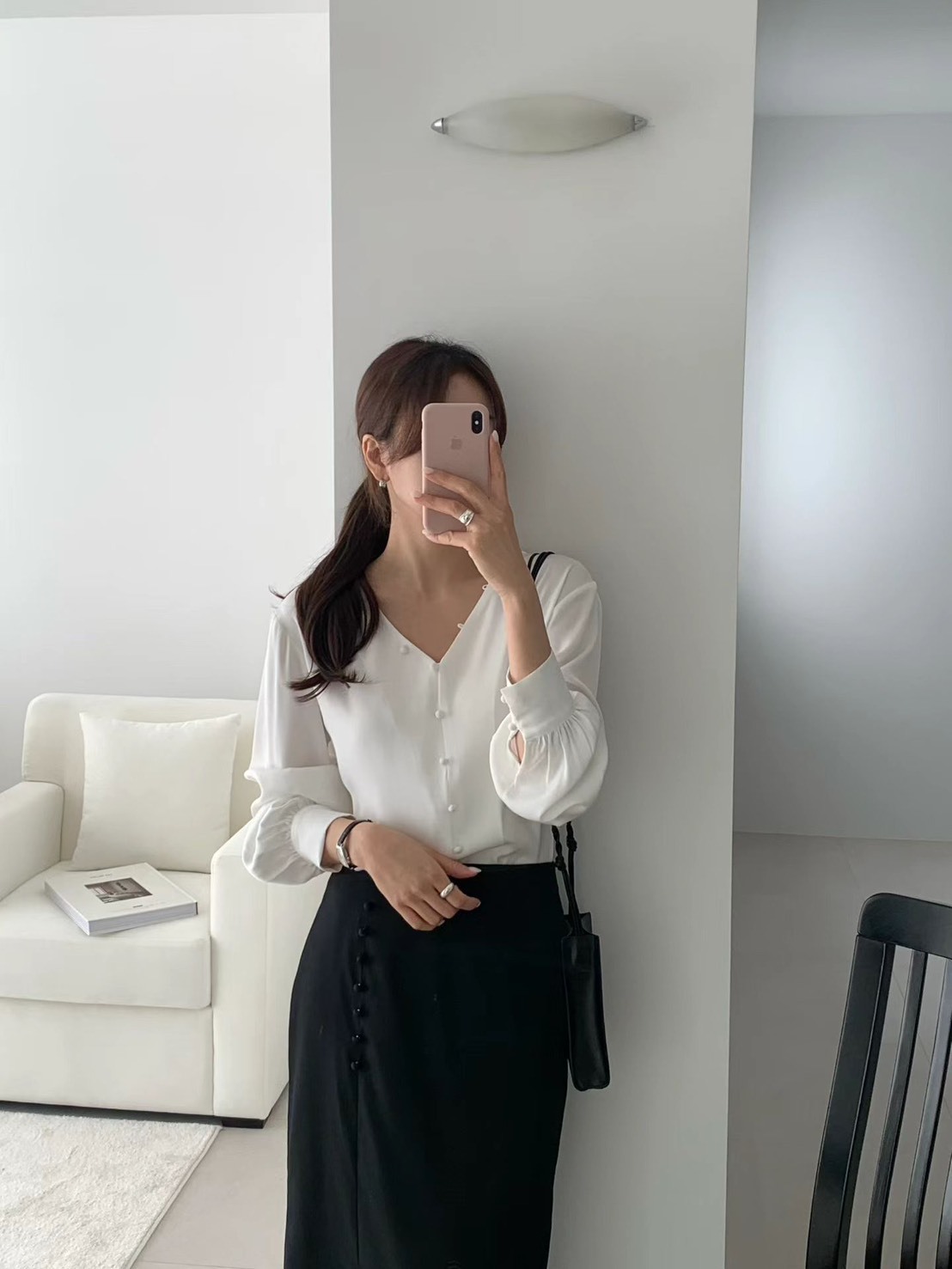 優雅女子V領排釦造型上衣 / 2色