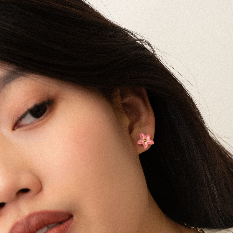 粉百合瓷耳釘