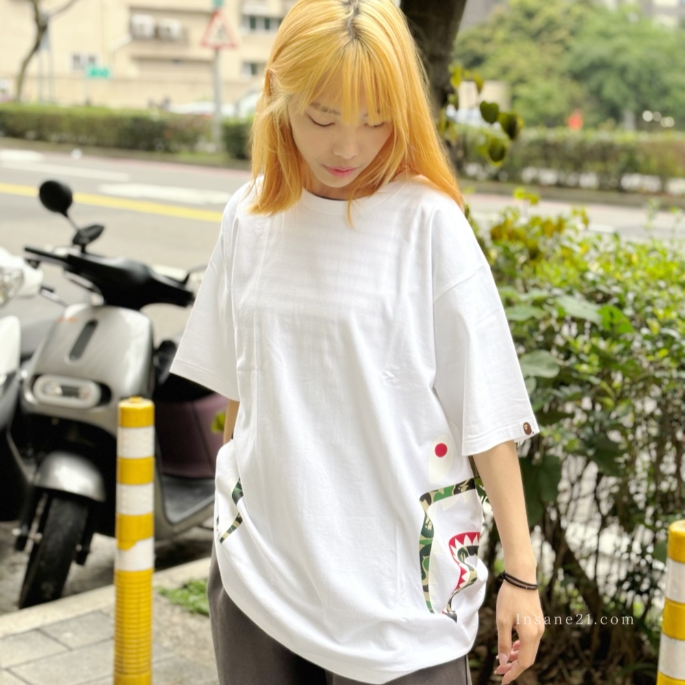 BAPE  A BATHING APE 側面鯊魚LOGO 短袖 上衣