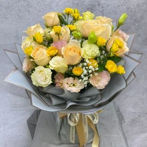 W - 11枝香檳玫瑰配桔梗_RS08