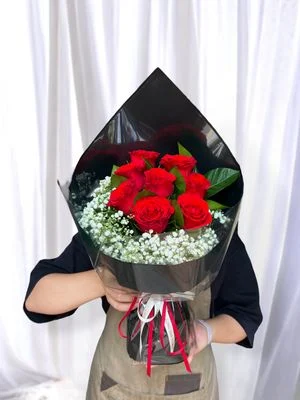 W - 經典8枝玫瑰配滿天星_RS01