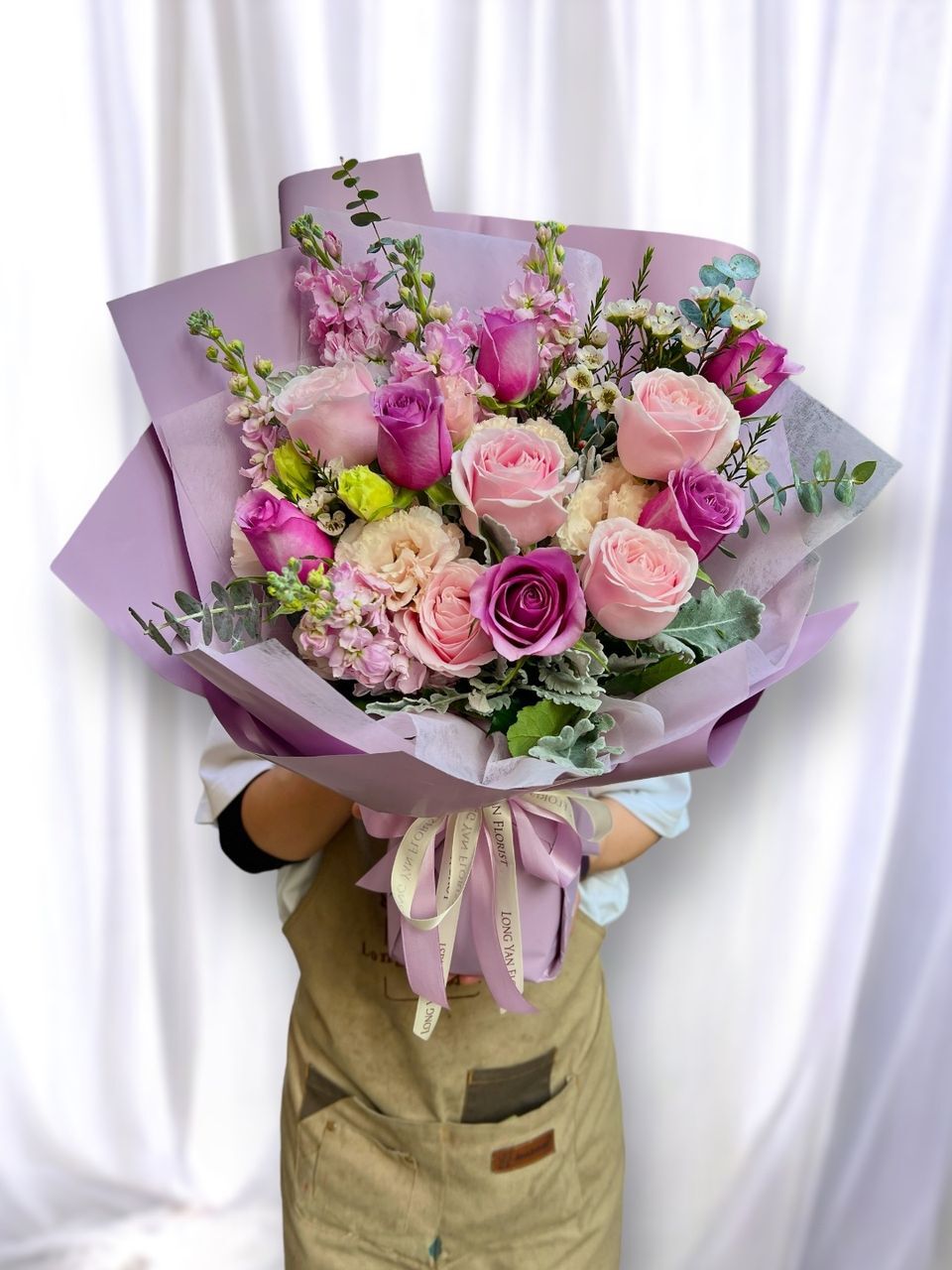 W - 11枝拼色玫瑰配紫羅蘭花束_RS48002