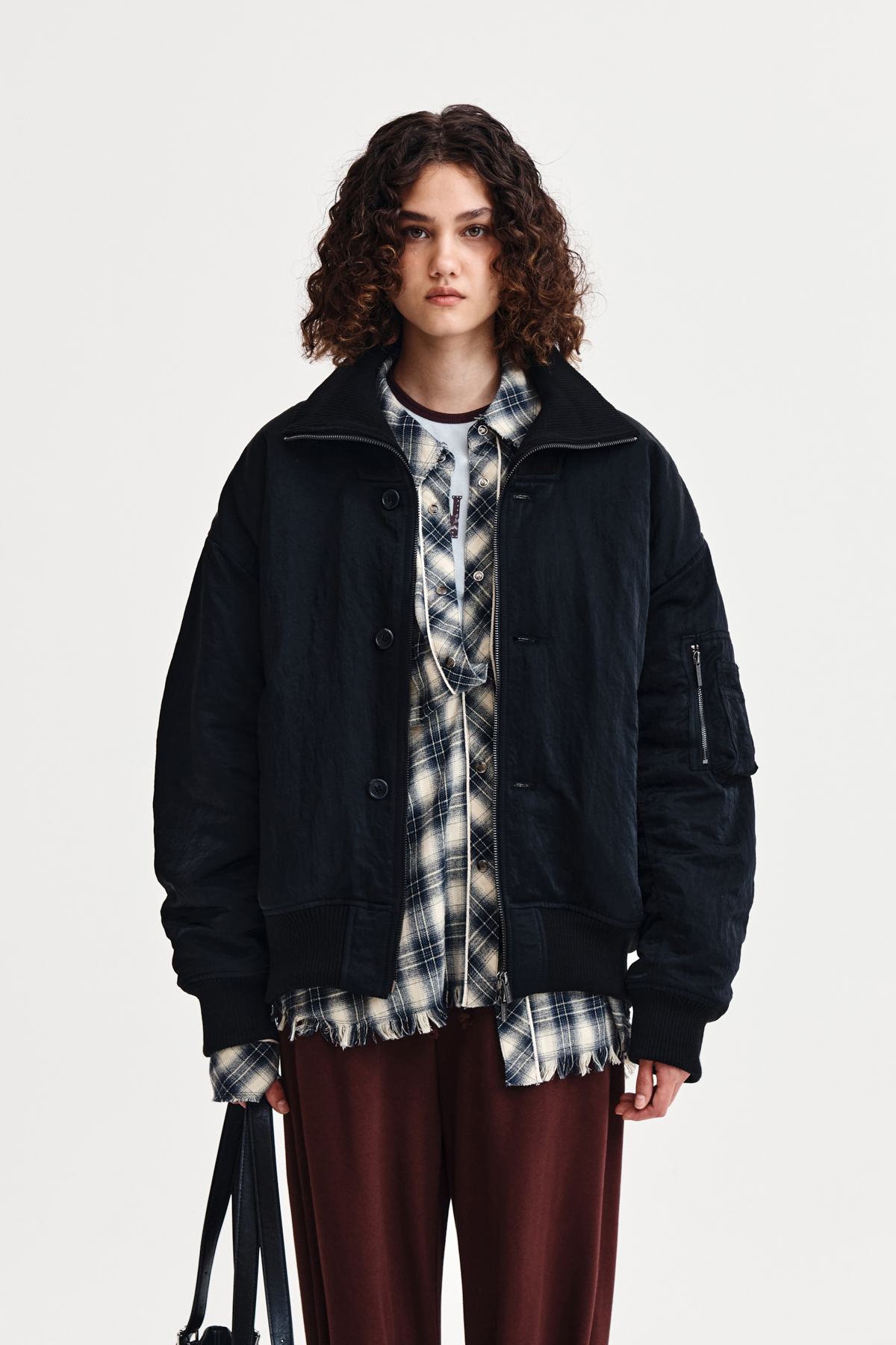 高領扣飾拉鍊夾克 黑色