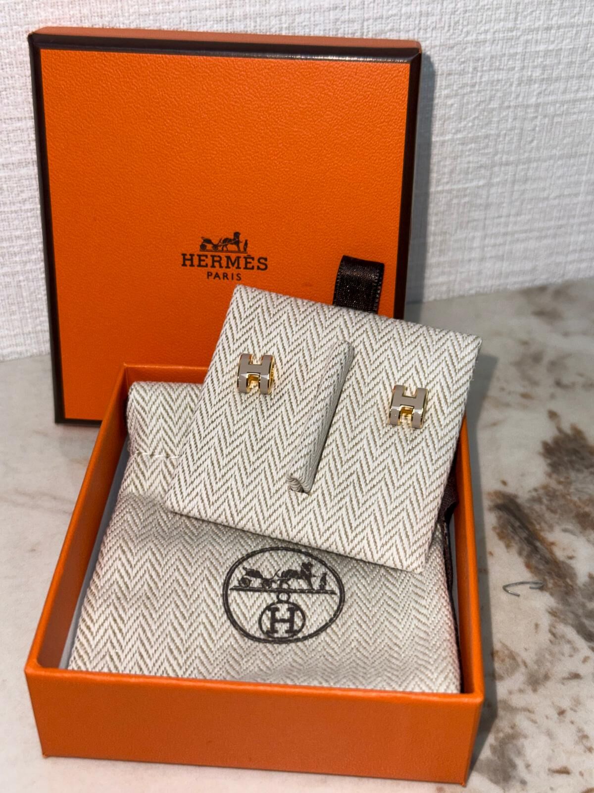 LYS01476 Hermes Mini Pop H 耳環 - 大象灰色 (gold plated)