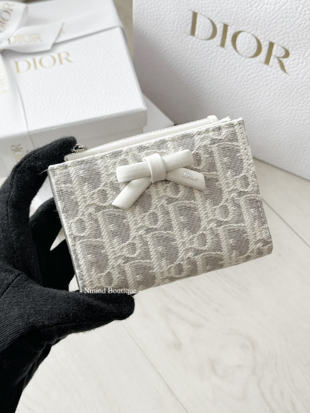 Dior Promenade Dahlia Wallet / Off-white and gray Dior Oblique jacquard