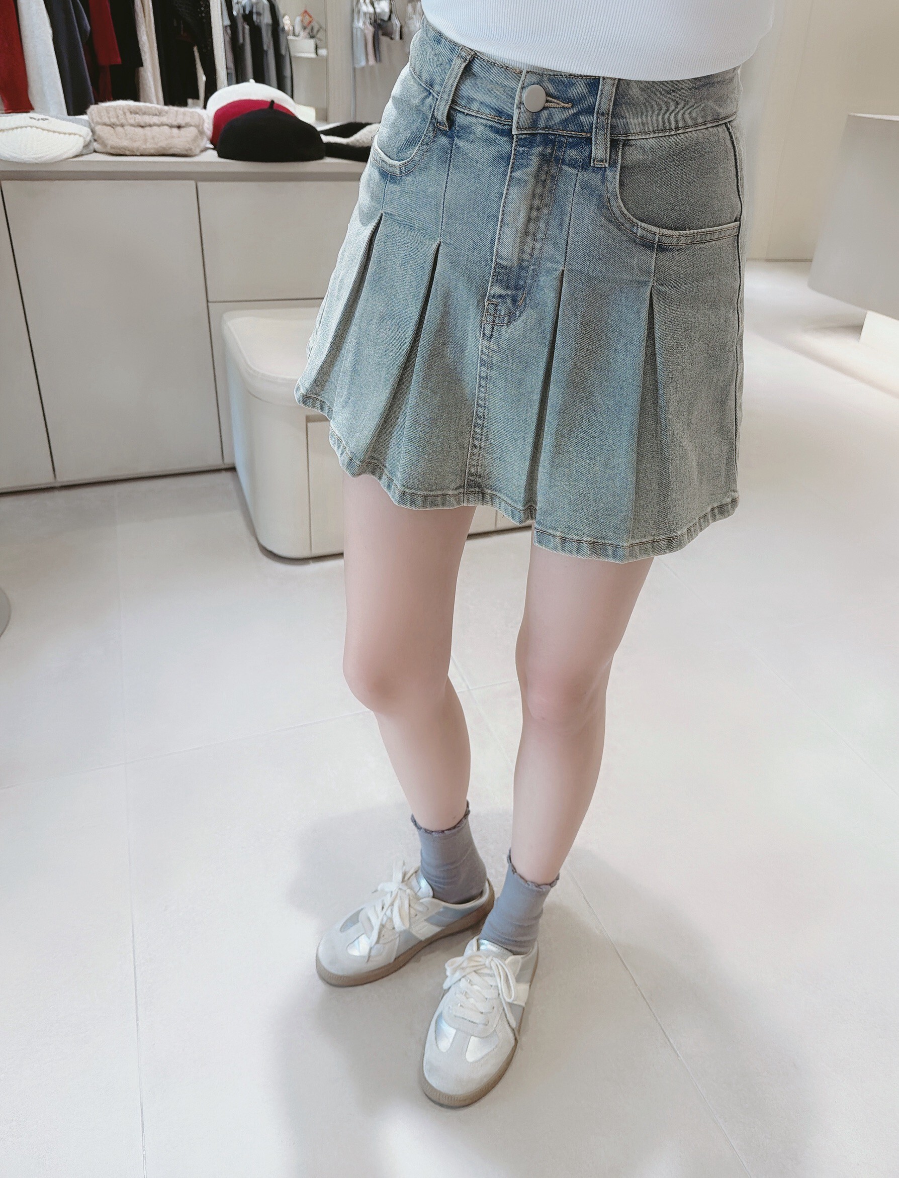 百摺牛仔短褲裙 8359