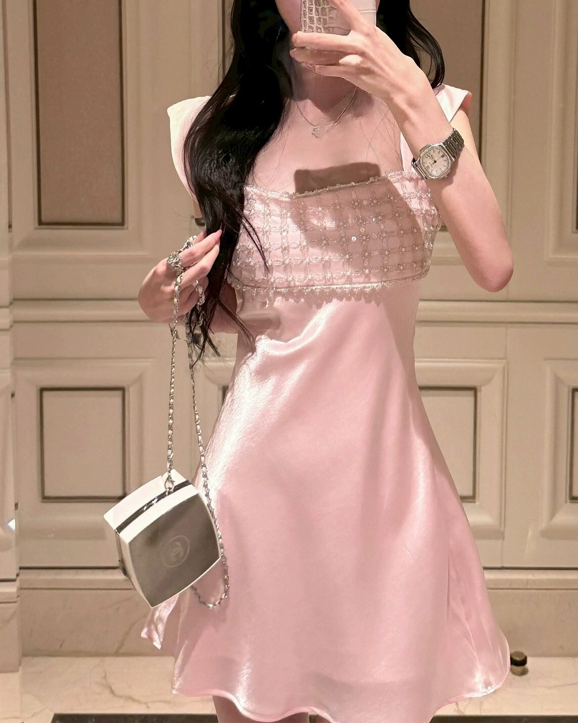 設計師家胸口鑽緞面散擺洋裝