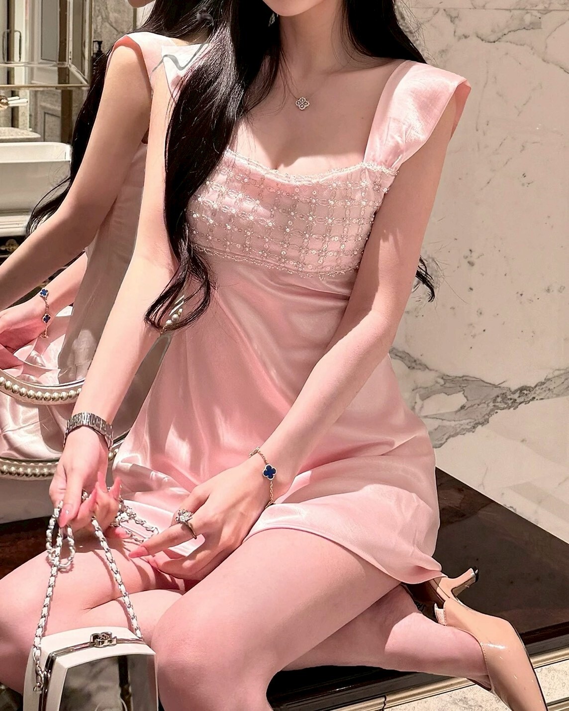 設計師家胸口鑽緞面散擺洋裝