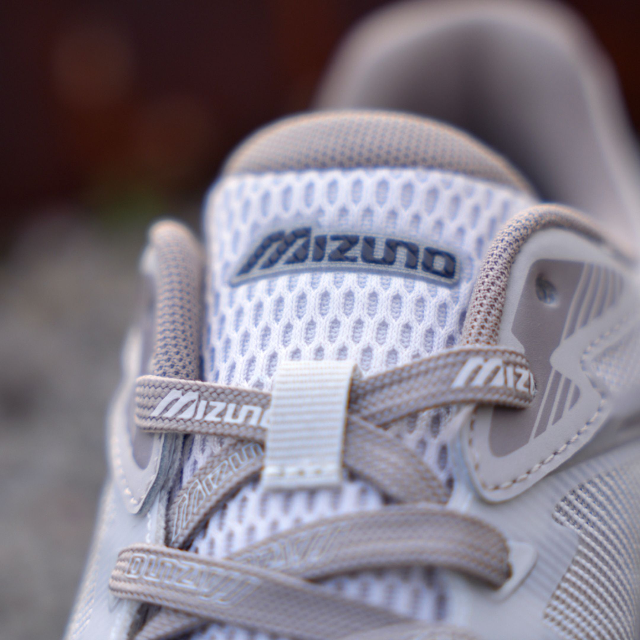 NICEDAY 代購 Mizuno Racer V2 桂花釀 白 白棕 灰白 機能 慢跑 D1GH250614