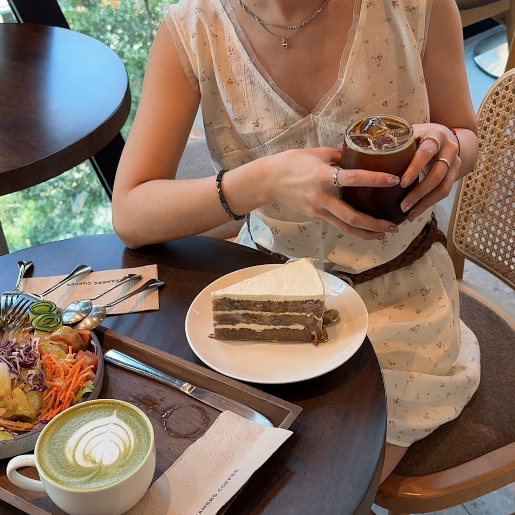 A18小花V領背心洋(奶油)