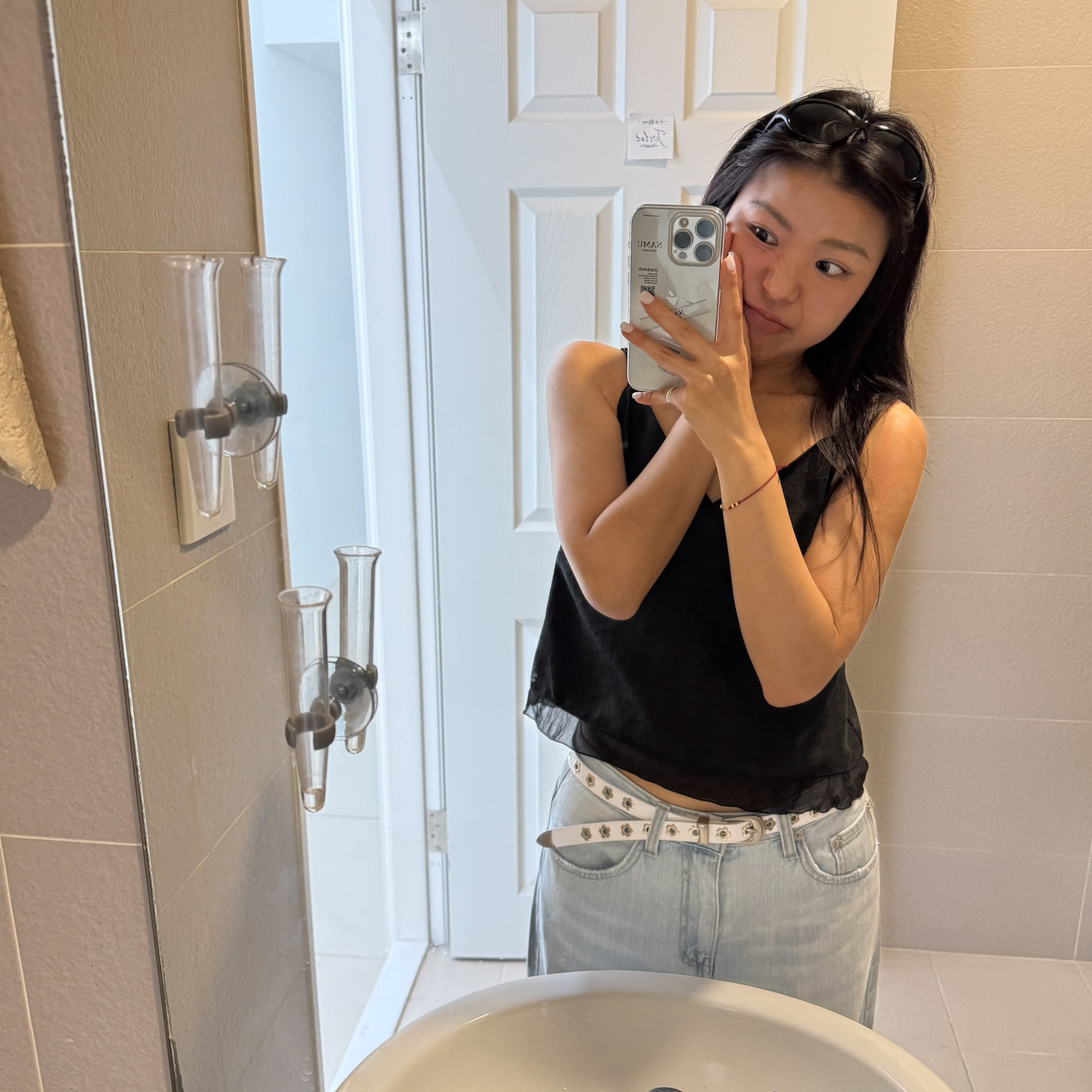 A19下擺拼接細肩背心(白/黑)