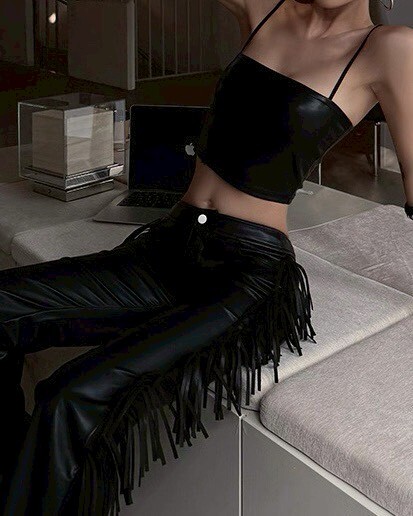 燙鑽小立領透膚蕾絲上衣+PU皮革細肩帶背心