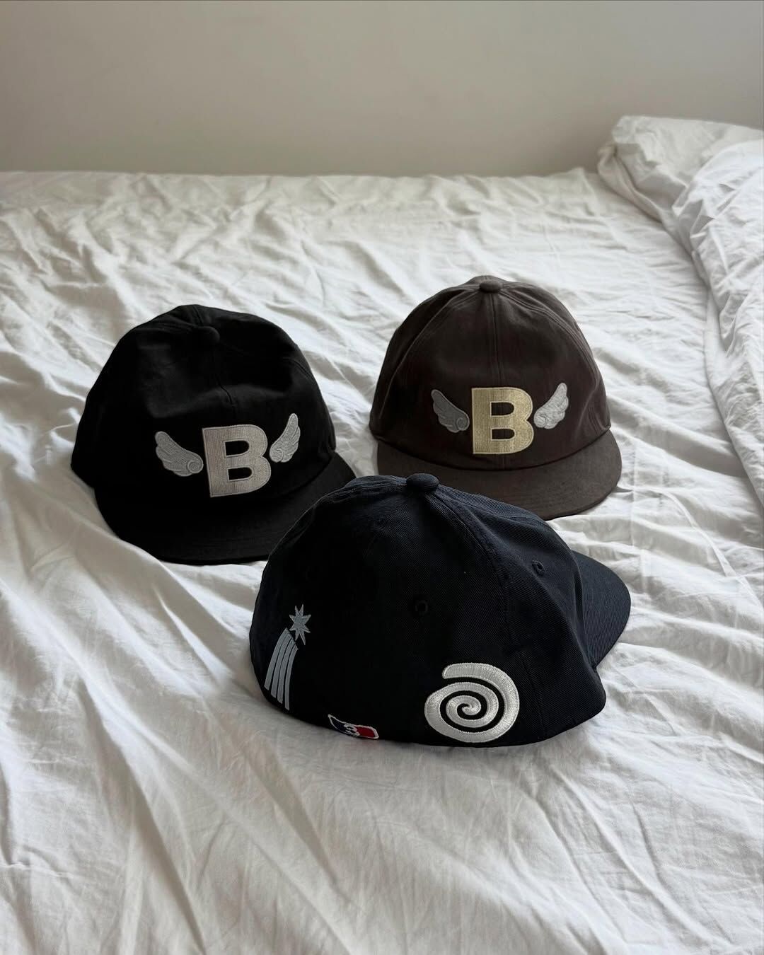 韓國限定🇰🇷 BAUF 翅膀 天使之翼 刺繡LOGO 全封帽 棒球帽 / 預購