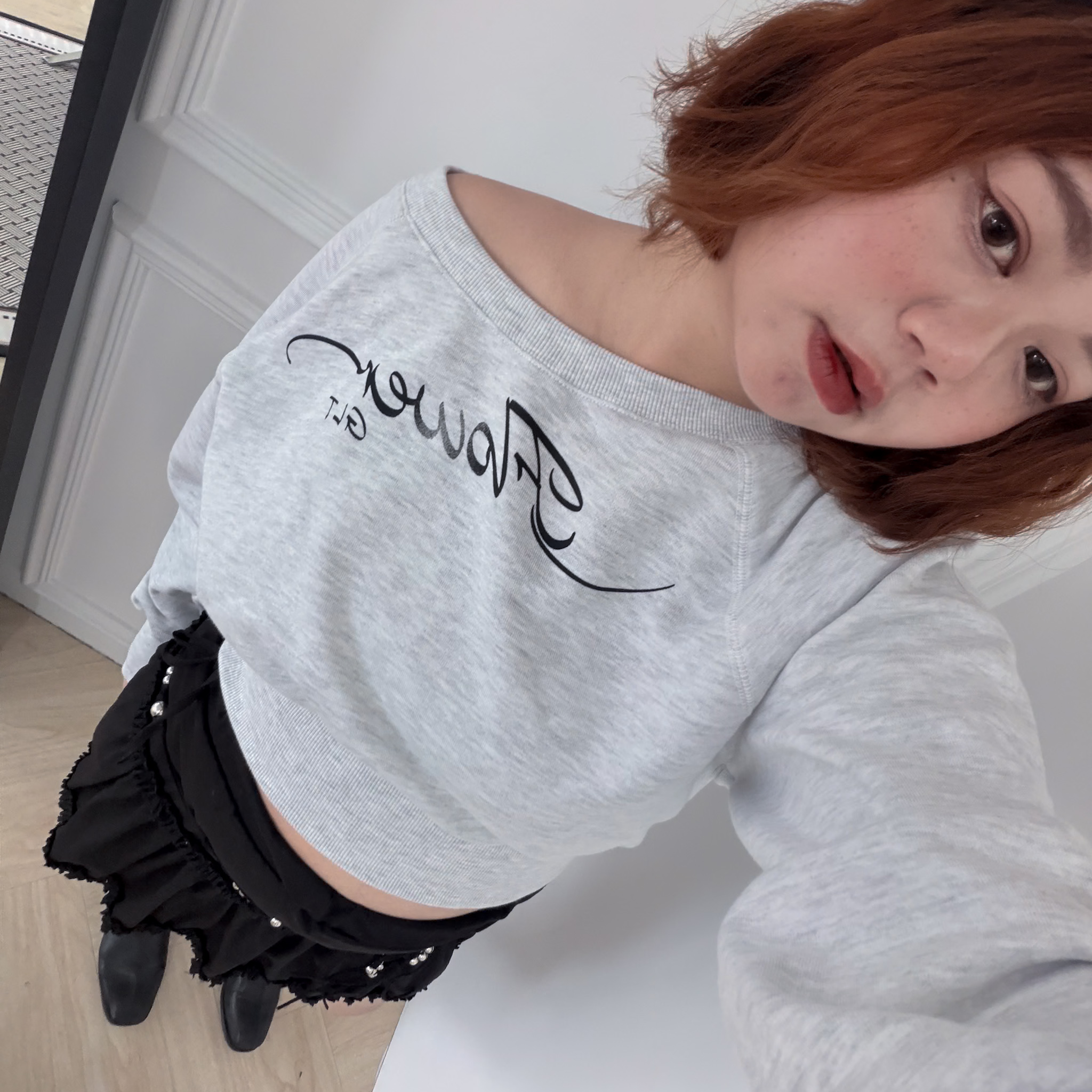 A23印字斜肩收腰顯瘦大學T(冷灰)