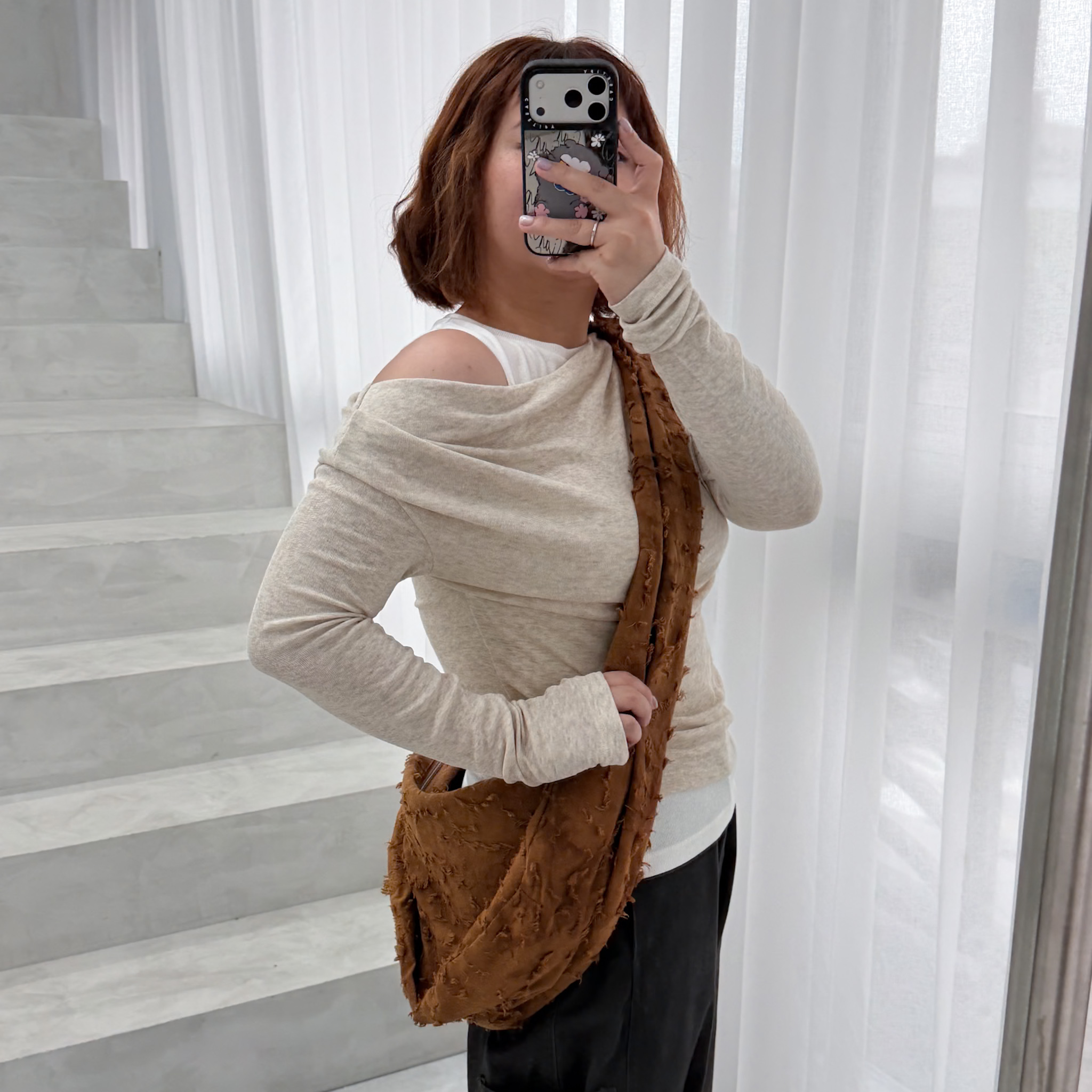 A24假兩件可拉一字領T(米/灰)